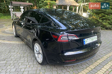 Седан Tesla Model 3 2022 в 