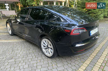 Седан Tesla Model 3 2022 в 