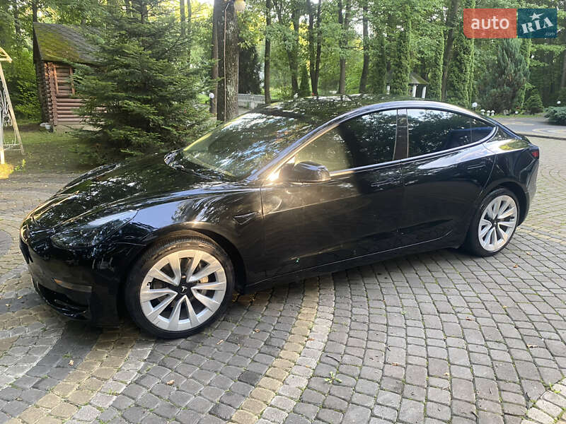 Седан Tesla Model 3 2022 в Богородчанах