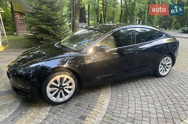 Седан Tesla Model 3 2022 в 