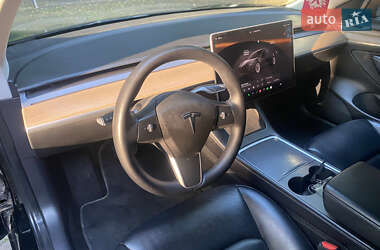 Седан Tesla Model 3 2022 в 