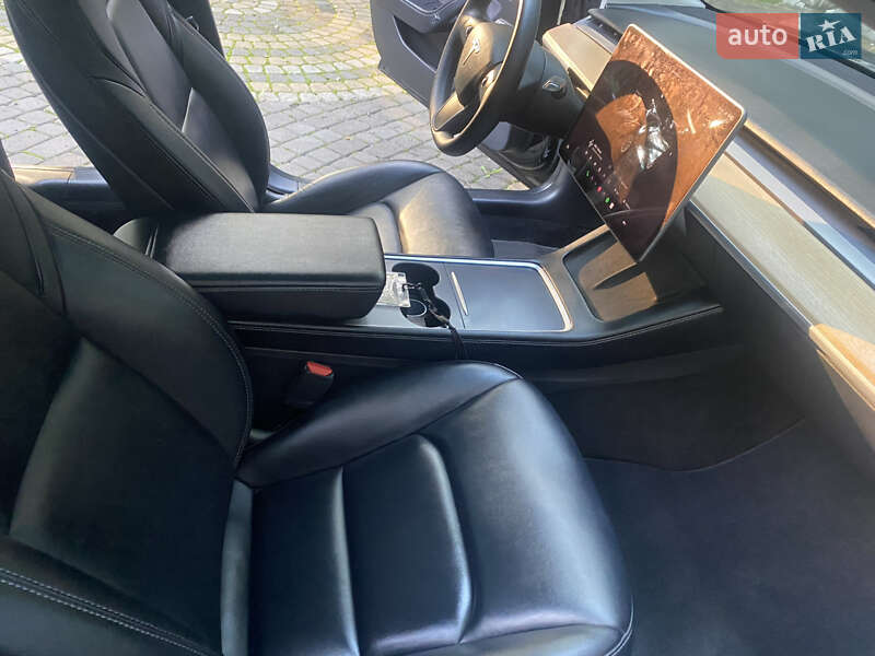 Седан Tesla Model 3 2022 в Богородчанах