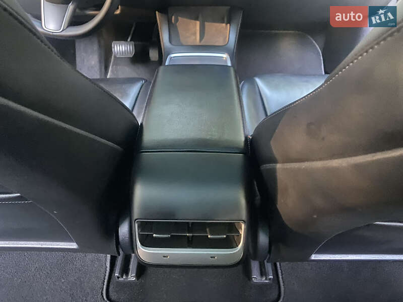 Седан Tesla Model 3 2022 в Богородчанах
