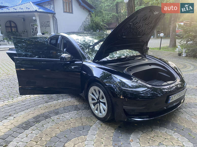 Седан Tesla Model 3 2022 в Богородчанах
