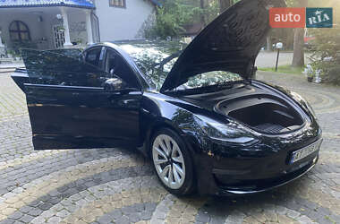 Седан Tesla Model 3 2022 в 