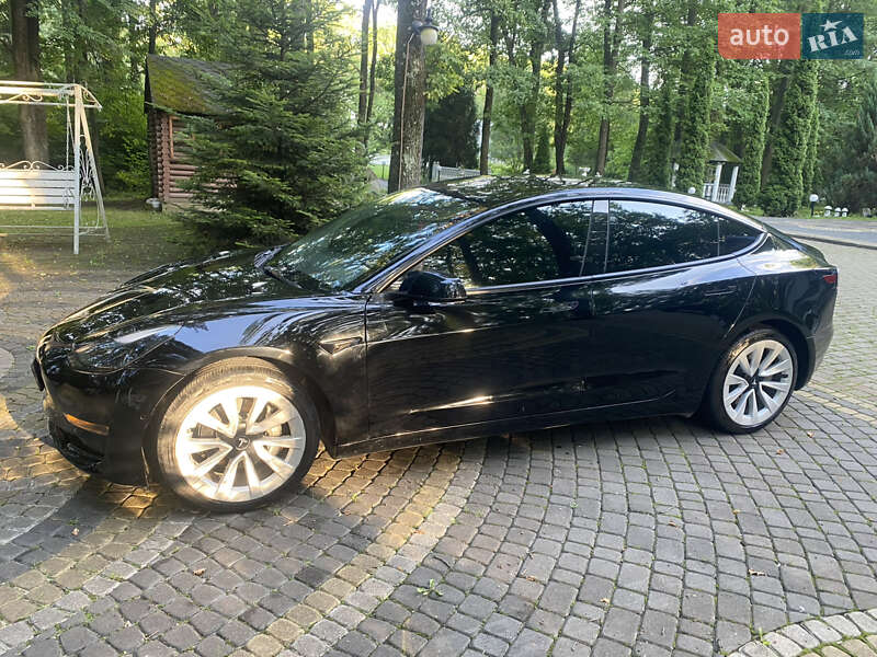 Седан Tesla Model 3 2022 в Богородчанах