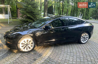 Седан Tesla Model 3 2022 в 