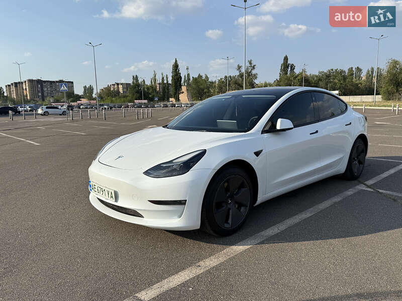Седан Tesla Model 3 2023 в Кривому Розі