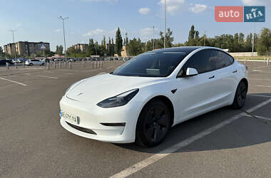 Седан Tesla Model 3 2023 в 