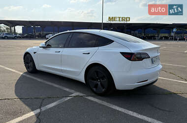 Седан Tesla Model 3 2023 в 