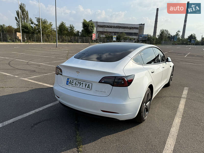 Седан Tesla Model 3 2023 в Кривому Розі