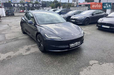 Tesla Model 3 2024