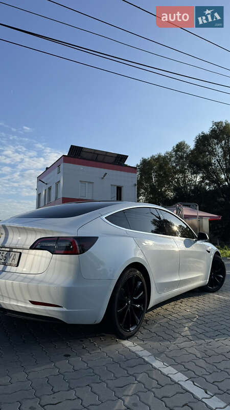 Седан Tesla Model 3 2020 в Ивано-Франковске