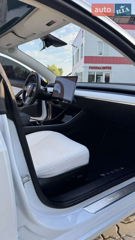 Седан Tesla Model 3 2020 в Ивано-Франковске