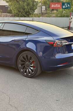 Седан Tesla Model 3 2021 в 