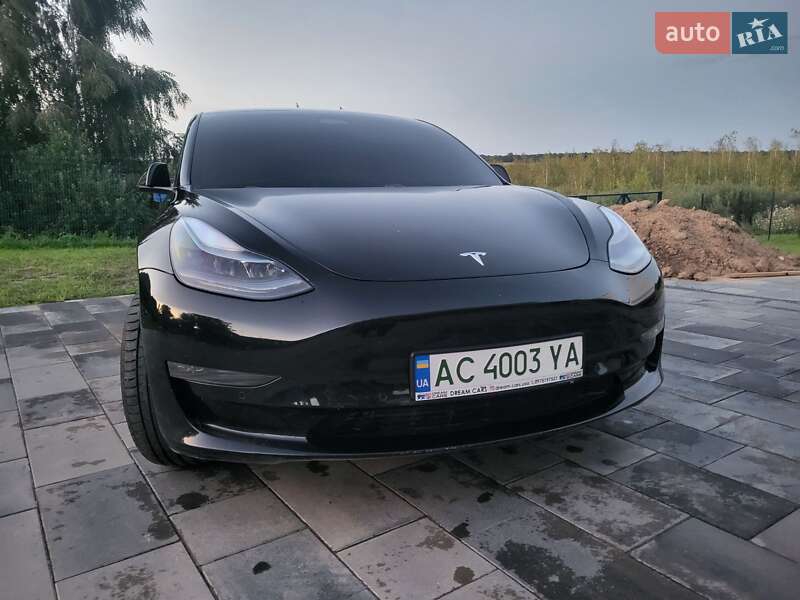 Седан Tesla Model 3 2021 в Луцке