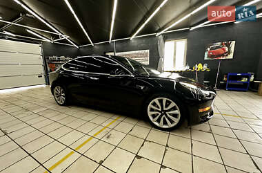Седан Tesla Model 3 2019 в 