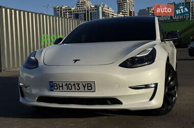 Седан Tesla Model 3 2021 в 