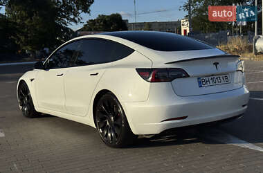Седан Tesla Model 3 2021 в 