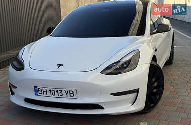Седан Tesla Model 3 2021 в 