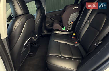 Седан Tesla Model 3 2021 в 