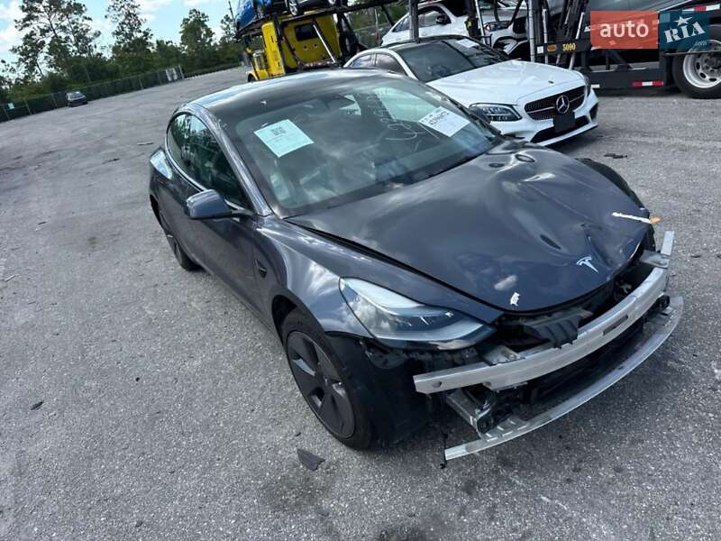 Седан Tesla Model 3 2023 в Киеве
