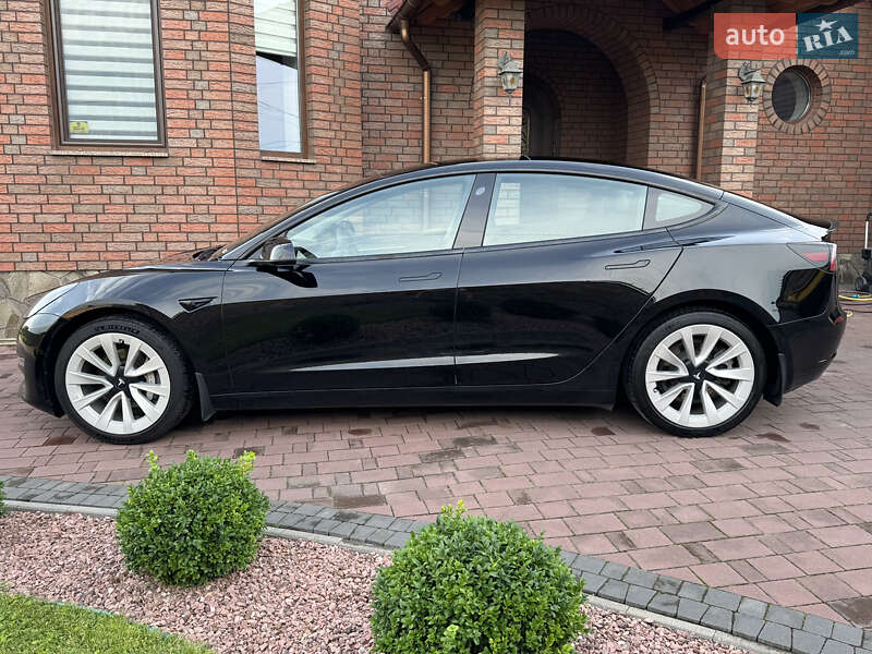 Седан Tesla Model 3 2022 в Луцке