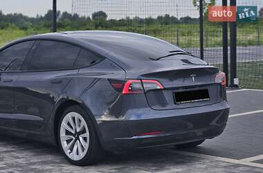 Седан Tesla Model 3 2022 в 