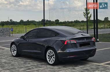 Седан Tesla Model 3 2022 в 