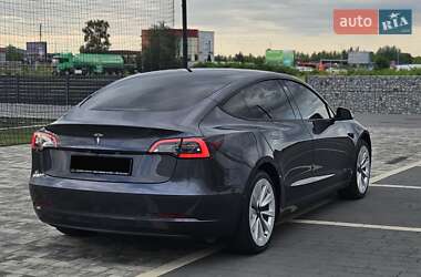 Седан Tesla Model 3 2022 в 