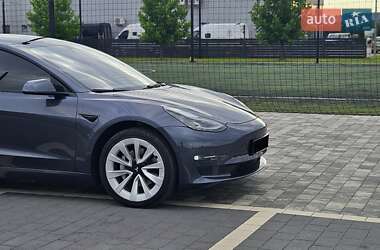 Седан Tesla Model 3 2022 в 