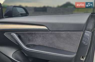 Седан Tesla Model 3 2022 в 