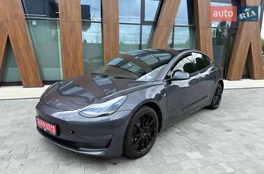 Седан Tesla Model 3 2022 в 