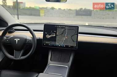 Седан Tesla Model 3 2022 в 