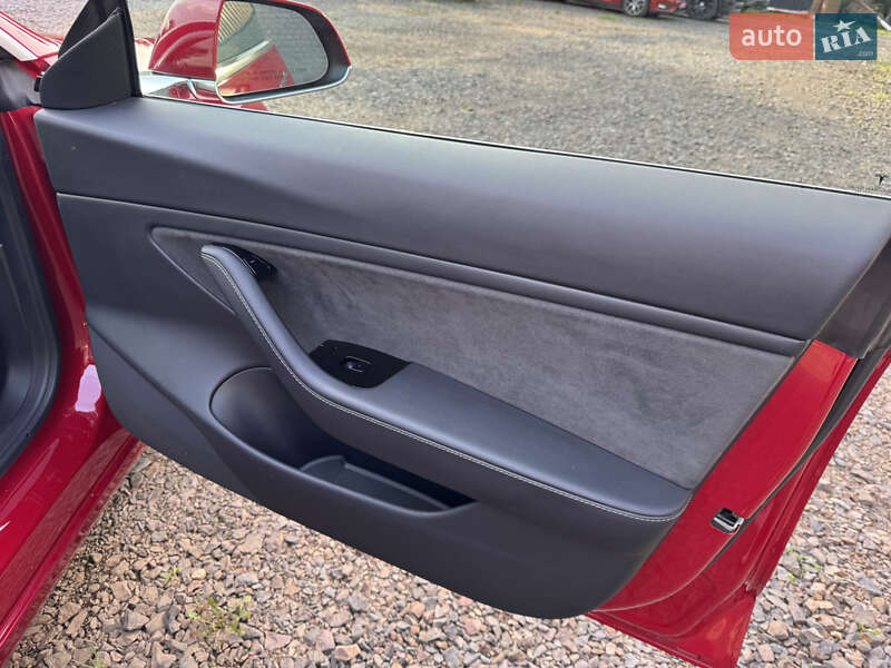 Седан Tesla Model 3 2018 в Луцке