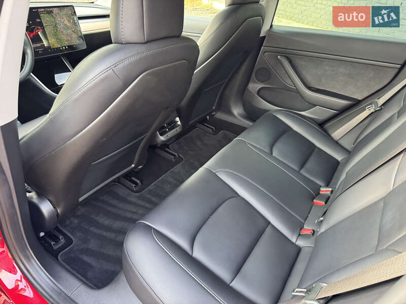 Седан Tesla Model 3 2018 в Луцке