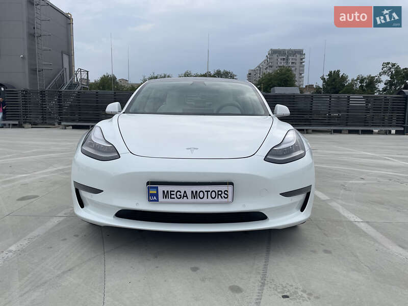 Седан Tesla Model 3 2019 в Киеве
