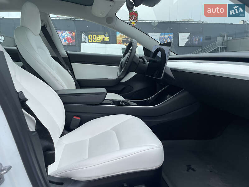 Седан Tesla Model 3 2019 в Киеве