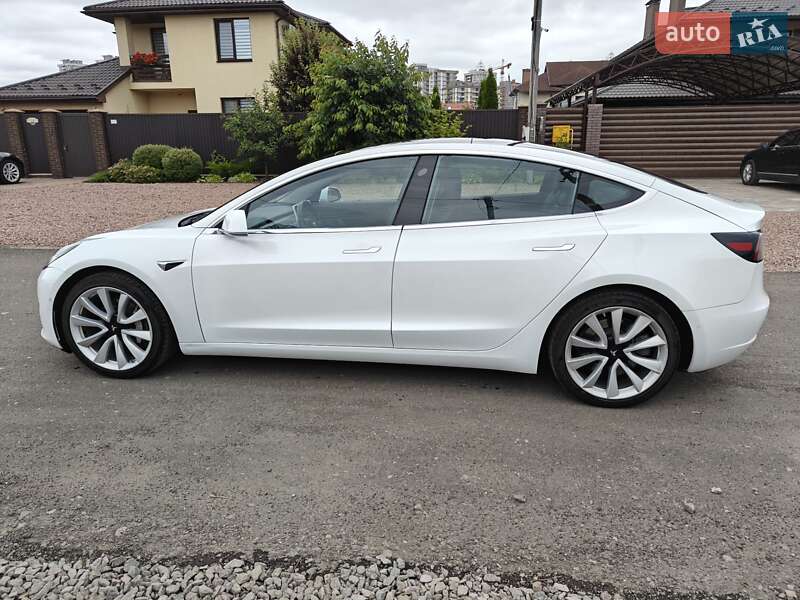 Седан Tesla Model 3 2019 в Броварах