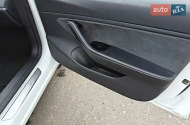 Седан Tesla Model 3 2019 в Броварах