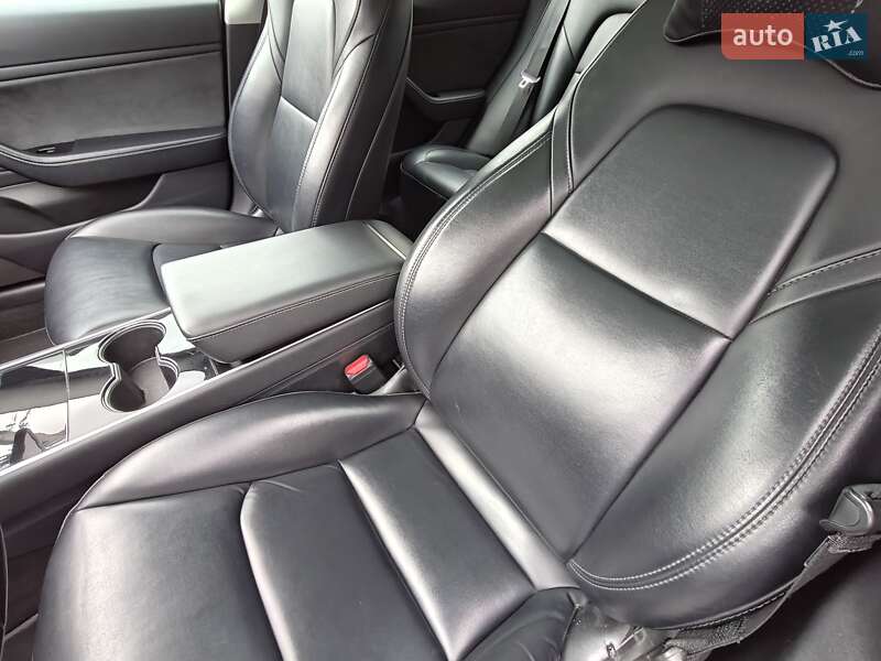 Седан Tesla Model 3 2019 в Броварах