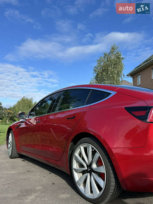 Седан Tesla Model 3 2018 в Киеве