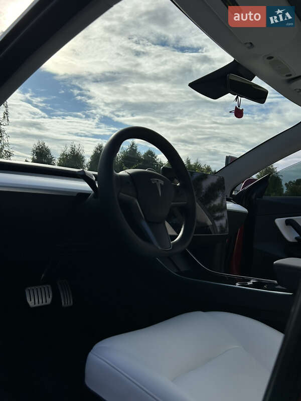 Седан Tesla Model 3 2018 в Киеве