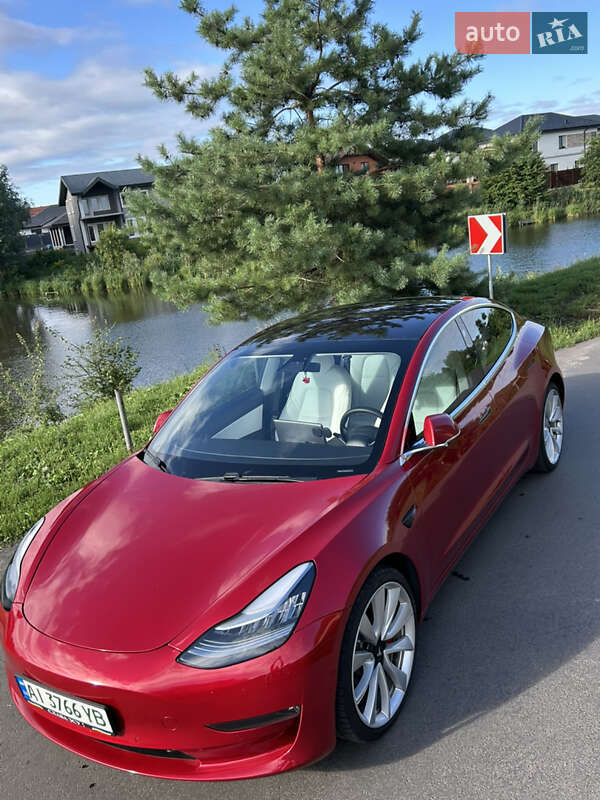 Седан Tesla Model 3 2018 в Киеве