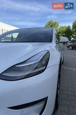 Седан Tesla Model 3 2019 в 