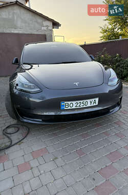 Седан Tesla Model 3 2021 в 