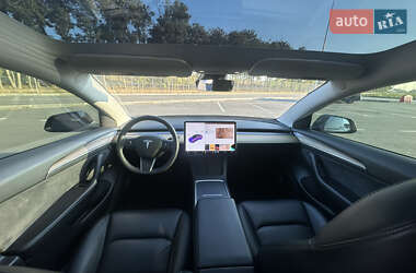 Седан Tesla Model 3 2021 в 
