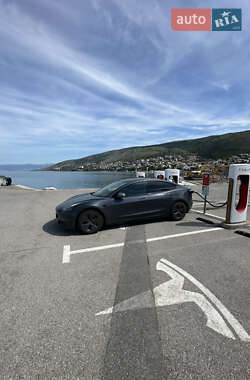 Седан Tesla Model 3 2021 в 