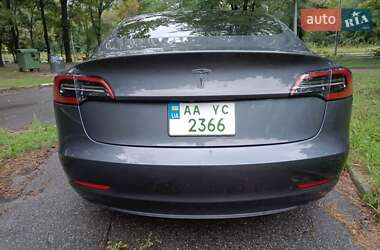 Седан Tesla Model 3 2023 в 