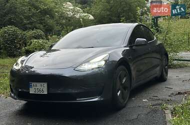 Седан Tesla Model 3 2023 в 